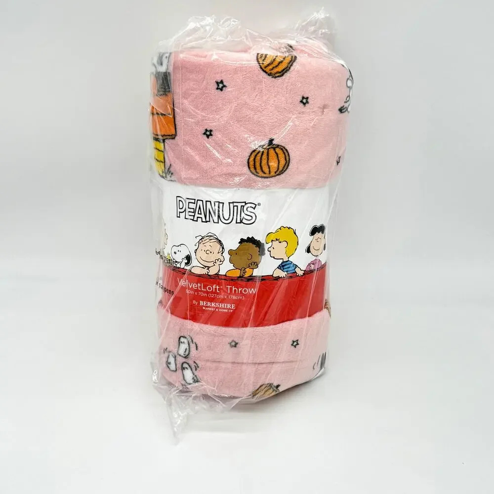 Peanuts Snoopy Pink Dog House Pumpkin Ghosts Halloween Plush Throw Blanket New